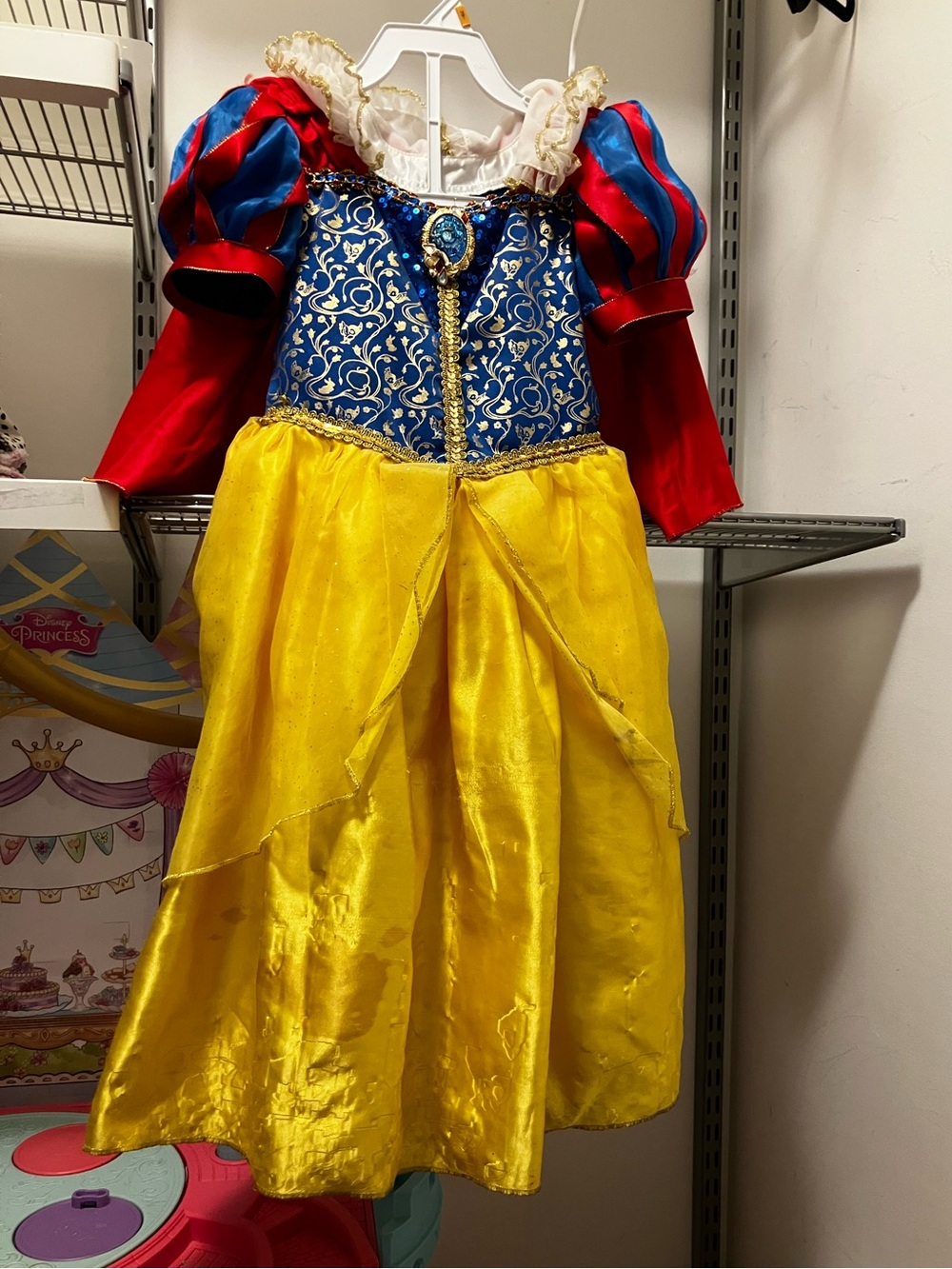 Official Disney princess snow white dress size 4